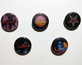 Posłuchaj Synthwave Buttons - 1" przyciski, szpilki, synthwave, retro, lata 80., północ, perturbator, carpenter brut, fm-84