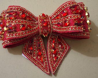 Presilha de cabelo com laço vermelho