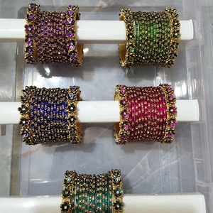 Set di bracciali in filo di seta / Abbigliamento da sposa e da cerimonia, con decorazioni in pietra