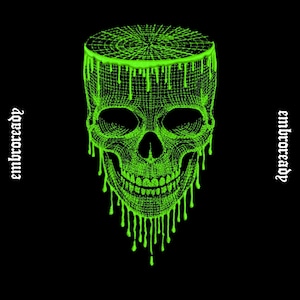 Könnte beinhalten: Ein neongrünes Drahtgitter-Schädeldesign mit tropfenden Akzenten auf schwarzem Hintergrund. Das Wort "embroready" ist vertikal auf beiden Seiten des Schädels aufgedruckt. Das Design hat einen 3D-Effekt.