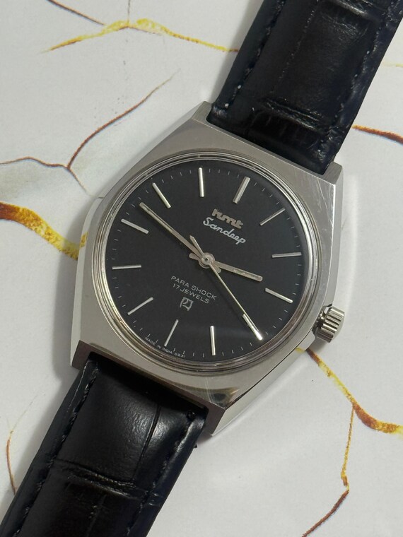 Vintage HMT Sandeep Mechanical Watch: Black Dial, 17 Jewels View 5