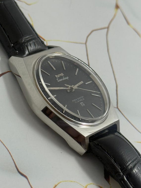 Vintage HMT Sandeep Mechanical Watch: Black Dial, 17 Jewels View 3