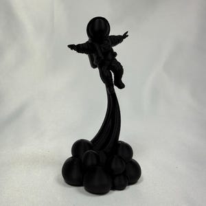 Astronaut Jetpack Sculpture - Unique Sci-Fi Space Gift -  Floating Rocket Spaceman Statue - Modern Home Office Desk Decor