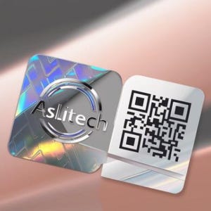 以下が含まれることがあります： 2つの銀色の正方形のステッカー。1つは、虹色のホログラフィック背景を持つ、銀色の円の中に「Aslitech」というテキストが特徴です。もう1つは、黒いQRコードが付いた白い正方形です。