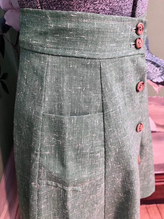 1960s Mini Green mod skirt with wooden buttons - image 3