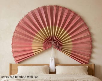 Rosa och naturlig vävd väggfläkt med tofsar, Boho Japandi väggdekor, Stor hopfällbar bambufläkt, Asiatisk väggkonst, Rustik sänggaveldekor