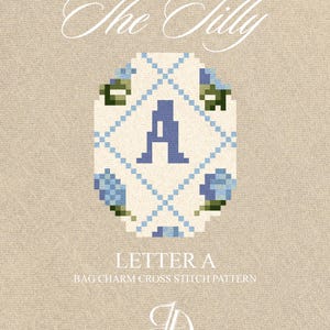 Könnte beinhalten: Kreuzstichmuster mit dem Buchstaben "A" in einem blau-weißen Rautenmuster mit floralen Akzenten. Der Text lautet "The Tilly" und "Letter A Bag Charm Cross Stitch Pattern". Das Design befindet sich auf einem beigefarbenen Hintergrund.