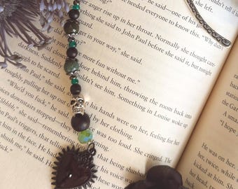 Black heart and skull beaded metal hook bookmark