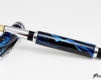 Vacker specialdesignad reservoarpenna med en fantastisk blå harts