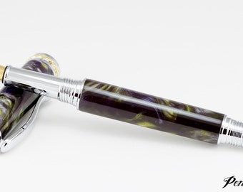 Wunderschönes handgegossenes Resin auf einem handgemachten Füllfederhalter