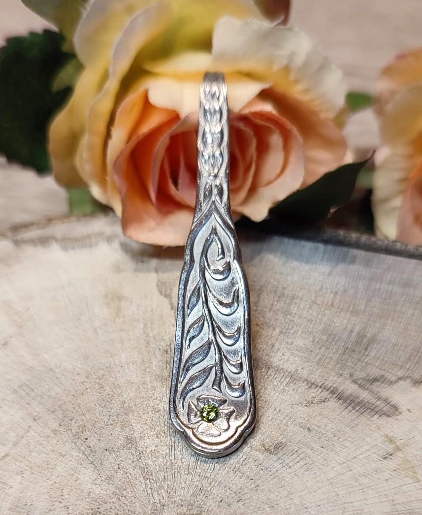 Pendentif Vintage en Pierre Naturelle - Charme Ancien Rétro