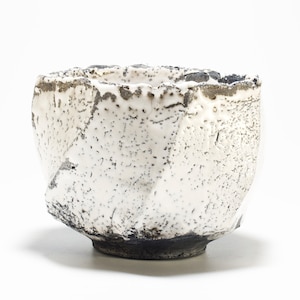 Raku Kurinuki Chawan, Weiße Steingut Teeschale