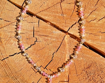 Vintage stijl boho facetgeslepen roze sprankelende glazen kroonluchter Aurora Borealis ketting