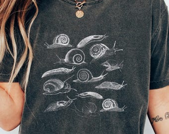 Camiseta com estampa de caracol, camiseta vintage com estampa de lesma, blusa com vibe cottagecore, camiseta com arte de inseto