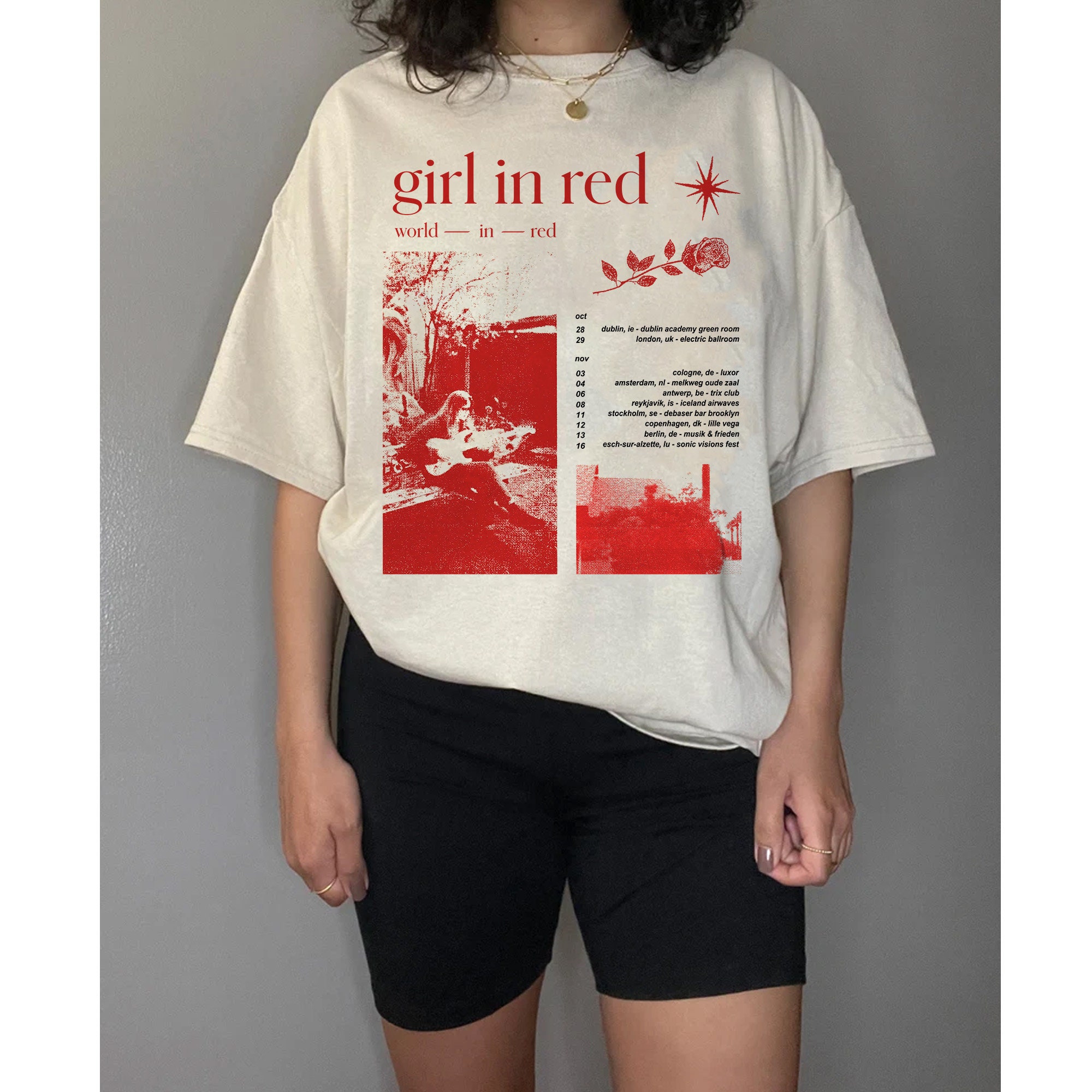 Discover Vintage Girl In Red Tour 2022 Unisex T-Shirt