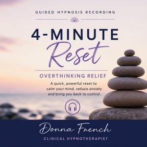Op de afbeelding: Promotieafbeelding voor een geleide hypnose-opname. De titel luidt "4-MINUTE Reset" in paarse letters. De afbeelding bevat een stapel evenwichtige stenen en de tekst "Overthinking Relief". De naam van de auteur, Donna French, wordt ook weergegeven.