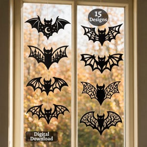 Puede incluir: Una colección de recortes negros con forma de murciélago exhibidos en una ventana, con 15 diseños intrincados distintos que incluyen lunas, estrellas y siluetas de castillos. El texto 15 Designs y Digital Download es visible en la ventana.