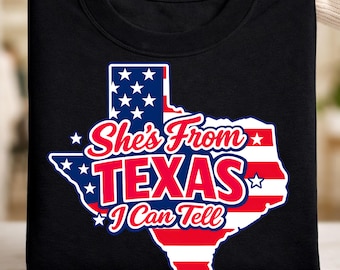 Sie kommt aus Texas, ich kann PNG, USA-Flaggen-Design, Patriotische Cowgirl-Shirt-Grafik, 4. Juli Texas-Mädchen-Sublimation, Western-Download