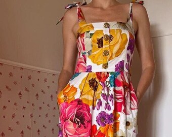Langes Blumenkleid