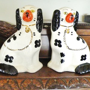 Vintage Staffordshire dogs Arthur Wood spaniel figurine pair