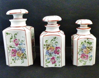 Trio de flacons de parfum en porcelaine de Paris antiques