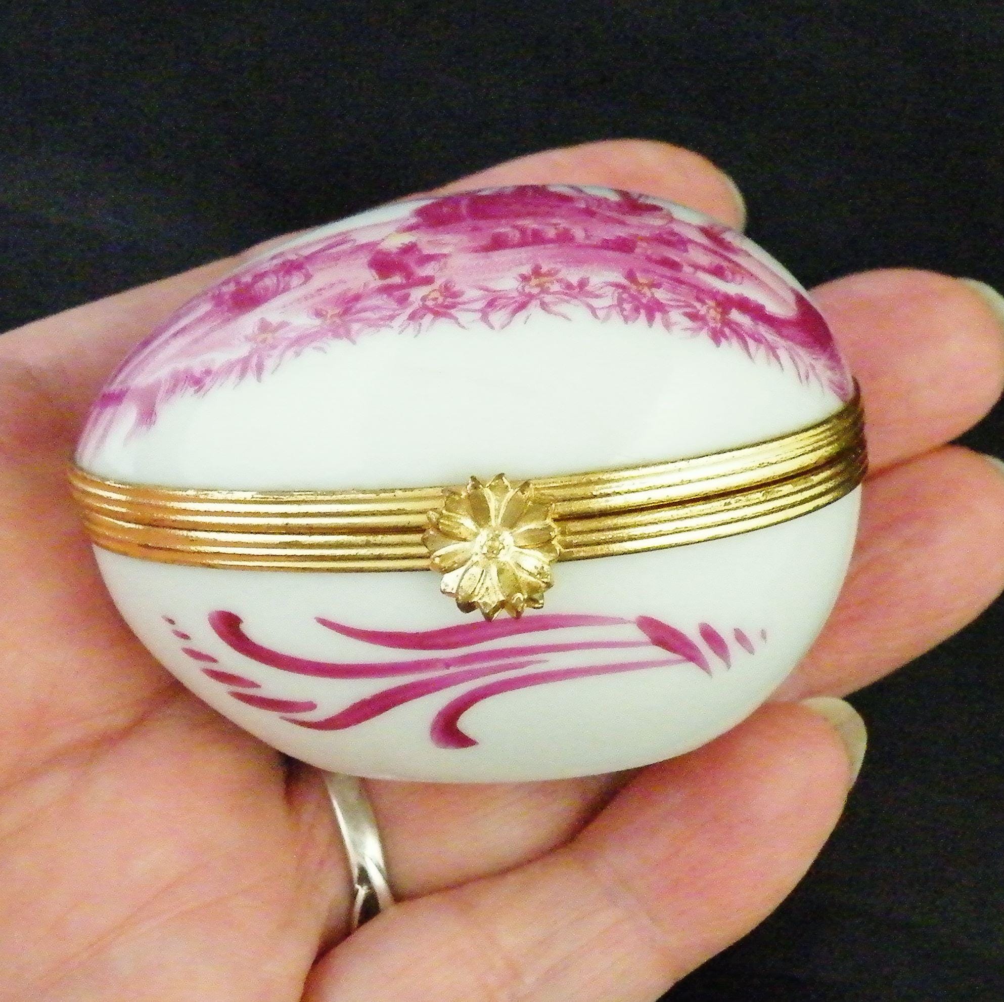 ヴィンテージのリモージュ磁器製卵型小物入れ、フランスのピンクの