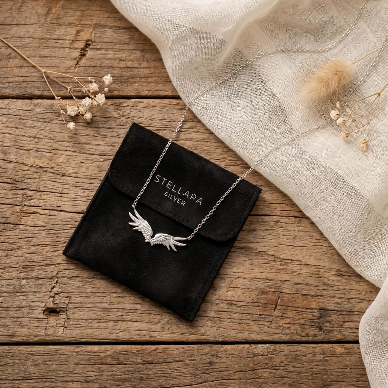 Delicate angel wing necklace in S925 sterling silver, a feminine pendant necklace combining minimalist necklace styling with symbolic guardian angel meaning. Smooth cable chain with secure clasp and adjustable extender, a versatile silver necklace for women that transitions seamlessly from daytime to evening wear.
