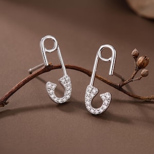 Pendientes de imperdible, pendientes de plata S925 con circonitas cúbicas, pendientes minimalistas de cristal, delicados pendientes de plata para mujer, regalo único y bonito.