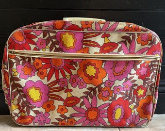 Maleta vintage de los años 70 con estampado floral: bolso de mano estilo retro mod flower power.