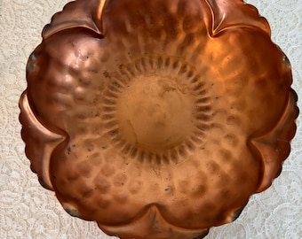 Bol de cobre macizo vintage, fuente para servir con borde festoneado martillado, decoración de cocina rústica.