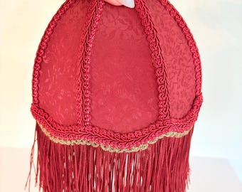 Pantalla de lámpara vintage color rojo arándano con flecos: estilo victoriano de tocador Hollywood Regency