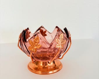 Bol de cristal de amatista con forma de loto, base de hoja de arce de cobre, plato para frutos secos de cristal artístico de mediados de siglo.