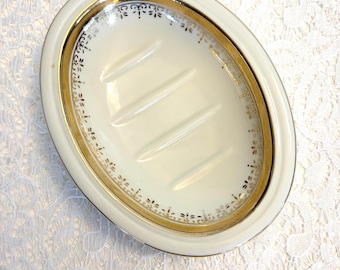 Jabonera ovalada de porcelana vintage con borde dorado, decoración de baño de mediados de siglo.