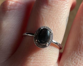 Versilberter Ring - Schwarzer Obsidian Cabochon, Vintage Stil Schmuck für jeden Tag