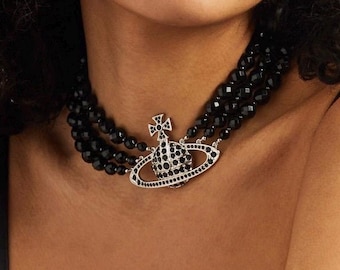 Vivienne Westwood - Gargantilha Messaline com três fileiras de pérolas negras - usada