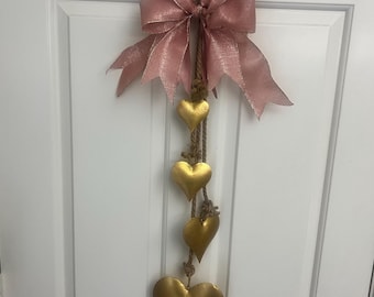 Colgador de puerta con corazones
