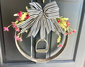 Equestrian Wreath Barrel Ring with Stirrup Derby