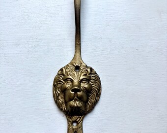 Lion Head Hook