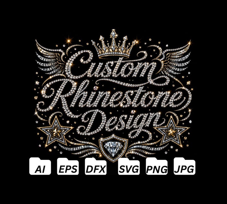 K&ouml;nnte beinhalten: Schwarze Grafik mit dem Schriftzug "Custom Rhinestone Design" in einer funkelnden, diamantartigen Schriftart. Das Design umfasst eine Krone, Fl&uuml;gel, Sterne und ein rautenf&ouml;rmiges Emblem. Dateityp-Symbole unten.