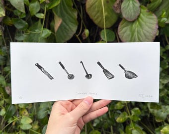 Lámina artística de cocina "Herramientas prácticas", ilustración linográfica hecha a mano, arte mural de 4 x 10 pulgadas, regalo para chef