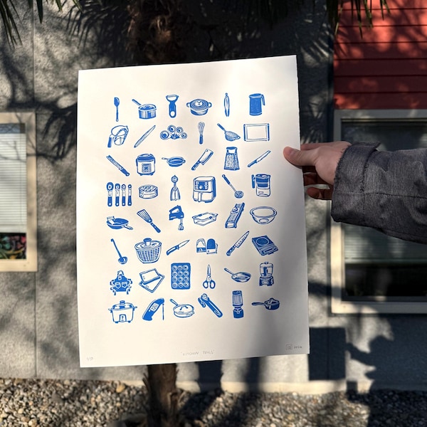 Arte murale da cucina – Stampa linoleografica fatta a mano, illustrazione di 48 utensili da cucina, 12x16, regalo per chef