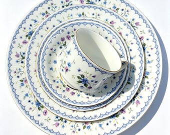 Paragon Dinner Set for 4 People | 20 Pieces Florabella Blue Floral Bone China