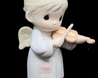 Vintage Precious Moments Figurine Annual Edition “Oh Holy Night 1989”