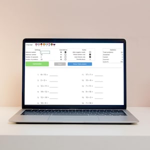 Puede incluir: Un ordenador portátil muestra una interfaz de generador de problemas matemáticos. La pantalla muestra la configuración de números mínimos y máximos, número de operandos y problemas. La interfaz incluye opciones para operaciones y reglas.
