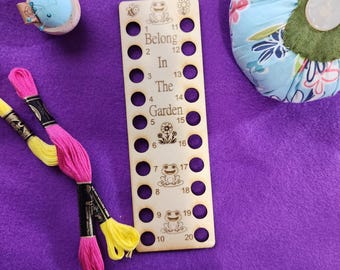 Organiseur de fil dentaire rectangulaire Les grenouilles ont leur place dans le jardin 20 trous en bois gravé au laser