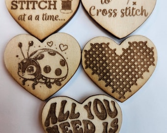 Needle Minder sur le thème du point de croix en bois gravé au laser avec aimant