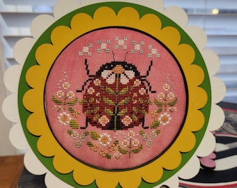 Double Scallop Circle Frame