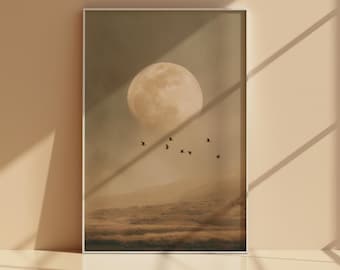 Stampa artistica da parete con prato illuminato dalla luna, poster di paesaggio con uccelli e luna piena, download digitale di colline di salvia neutre e nebbiose.