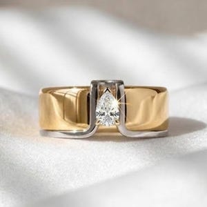 Puede incluir: Un letrero de madera rústica con el texto "Welcome to our home" en letras blancas. El letrero presenta un acabado envejecido y un diseño simple y acogedor, ideal para un porche o entrada.