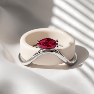 Oura-Ring mit rotem Rubin und Wellenschliff, 5-fach-Jacket aus Sterlingsilber | Smart-Ring-Aufsatz mit Rubin für Oura Gen 3, 4 und 5 Ultrahuman RingConn
